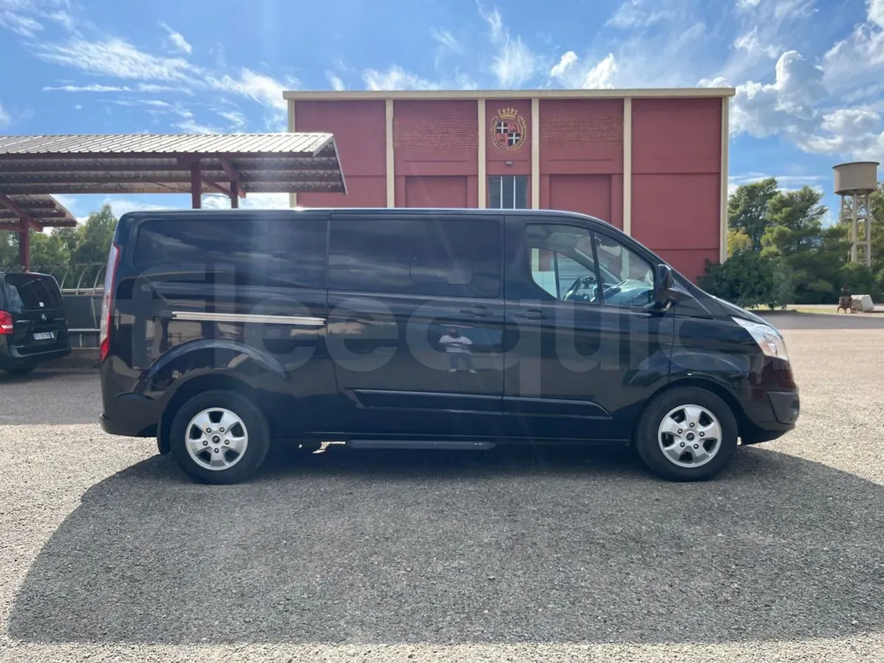 vehicle slot photo_side_right_doors_closed_lg.webp