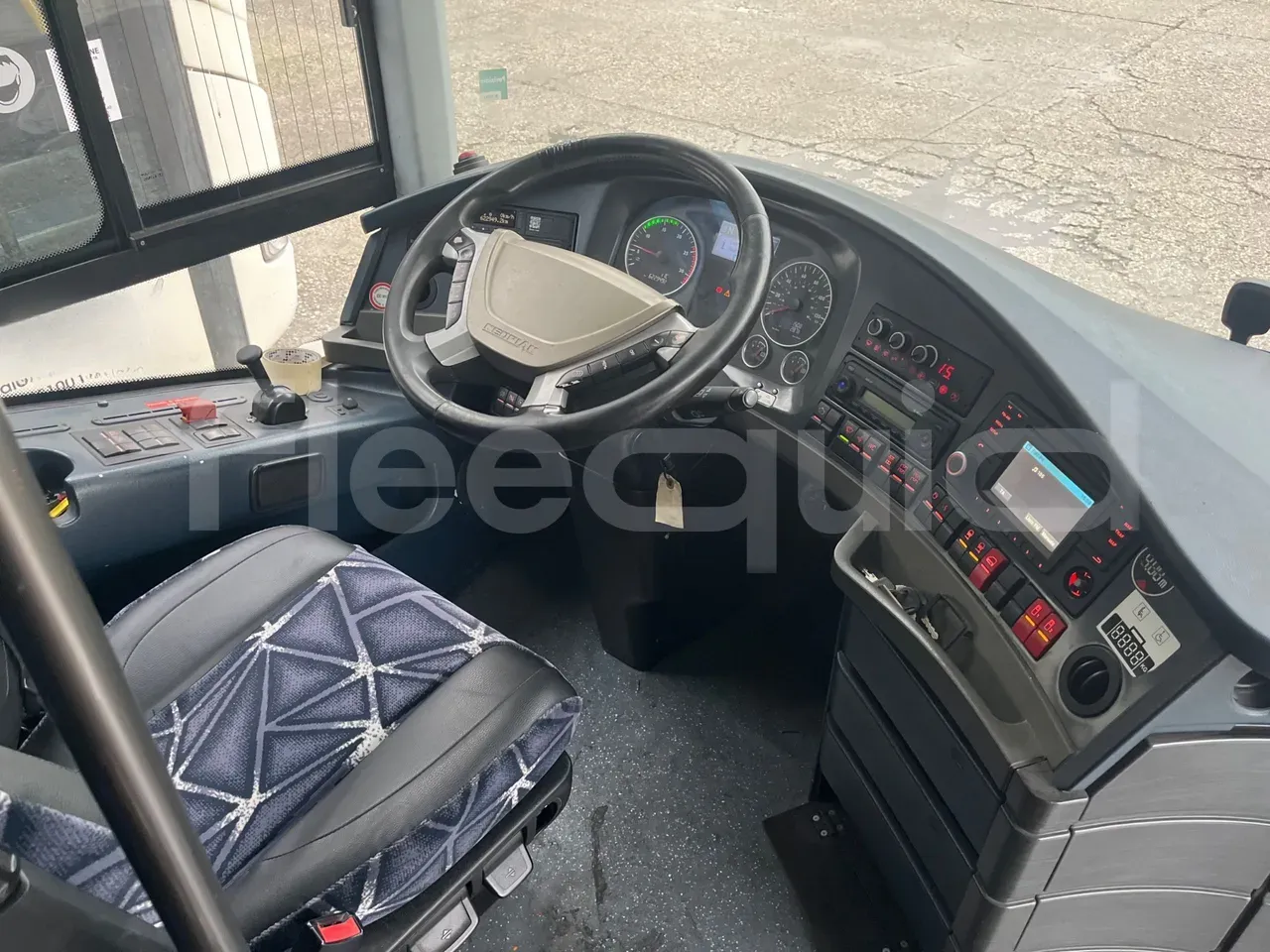 neoplan-skyliner-steering-wheel-dashboard-fleequid-WAGP06ZZ6GT024024