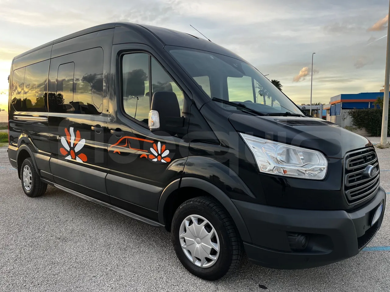 Used Ford Transit 2018: 8 seats, Euro 6, 131,650 km