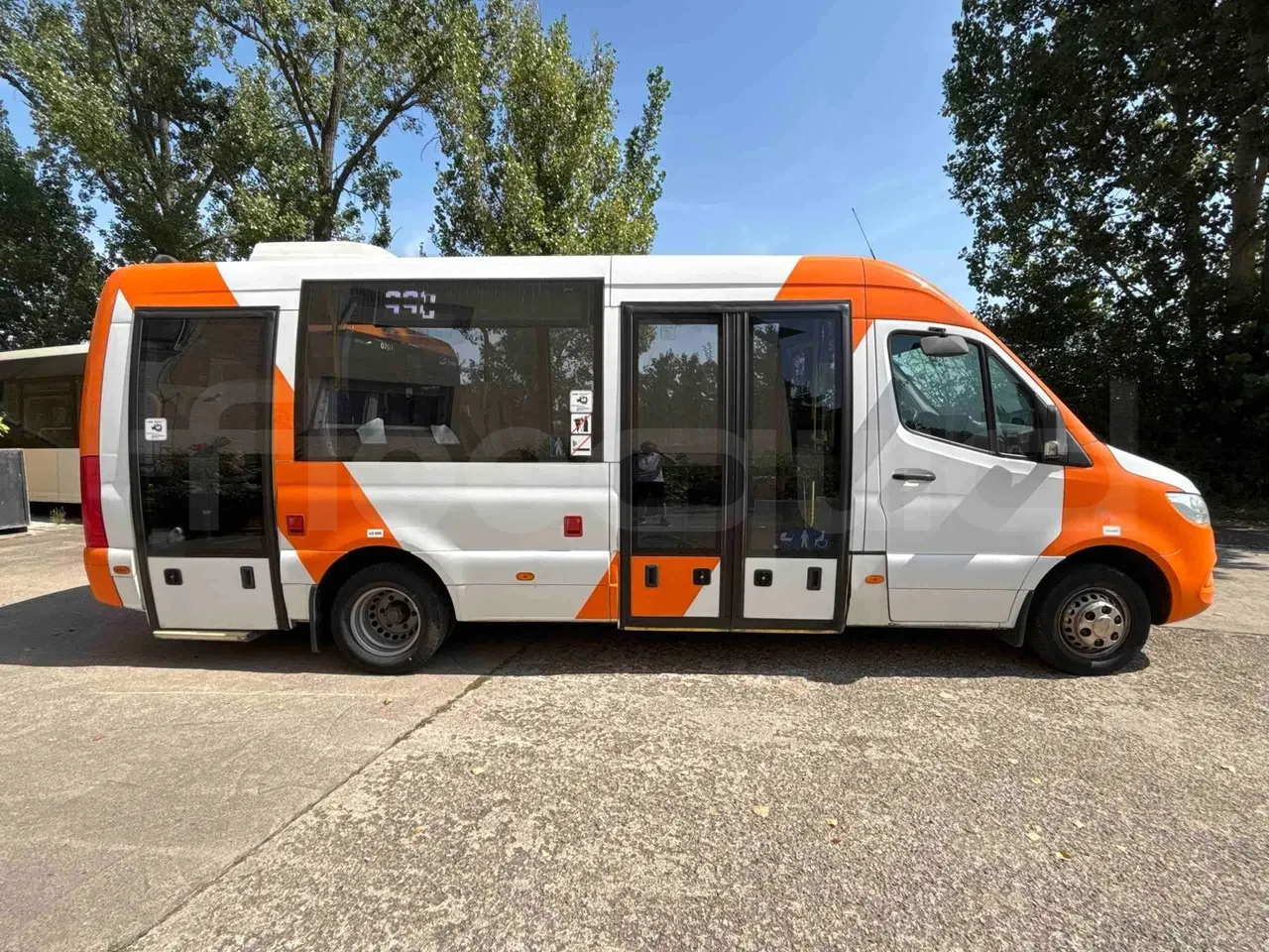 vehicle slot photo_side_right_doors_closed_lg.webp