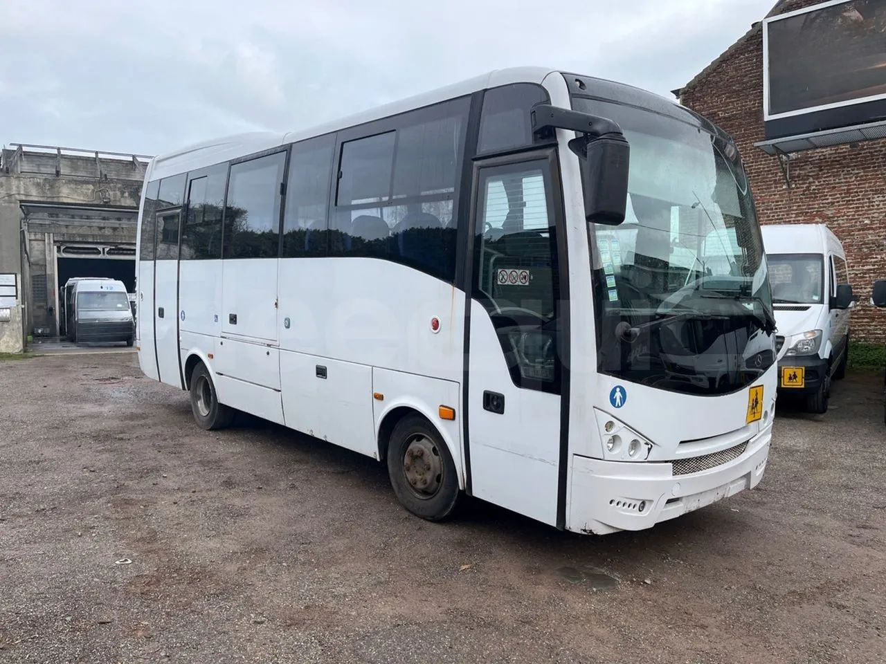 Isuzu Turquoise 2018 usado: minibus Euro 6 33 lugares