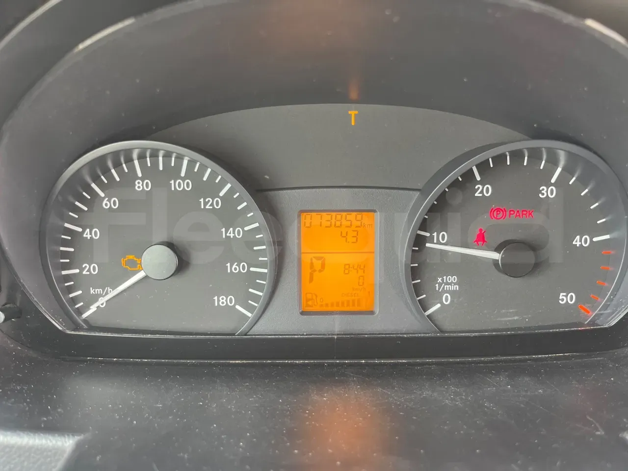 mercedes-benz-sprinter-steering-wheel-dashboard-fleequid-WDB9066571P613974