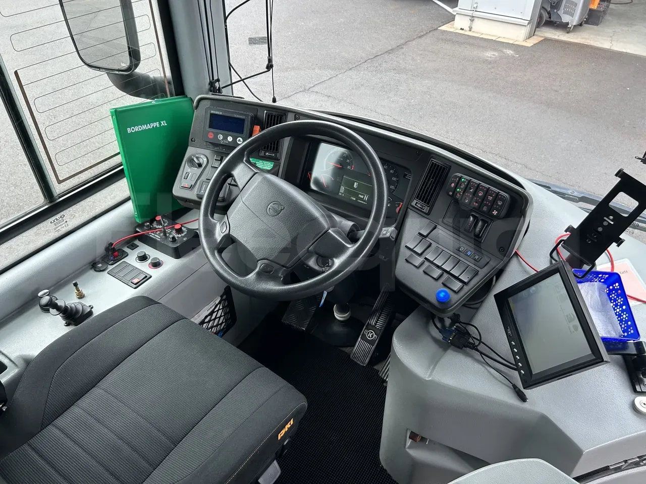 volvo-unvi-steering-wheel-dashboard-fleequid-YV3T1U226LA201692