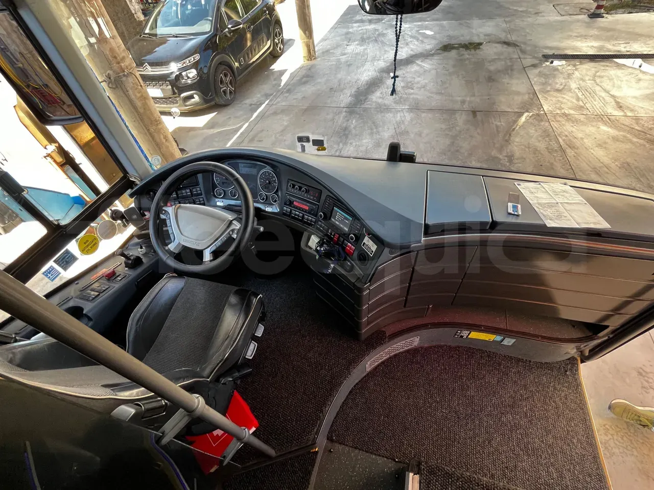 neoplan-skyliner-steering-wheel-dashboard-fleequid-02903