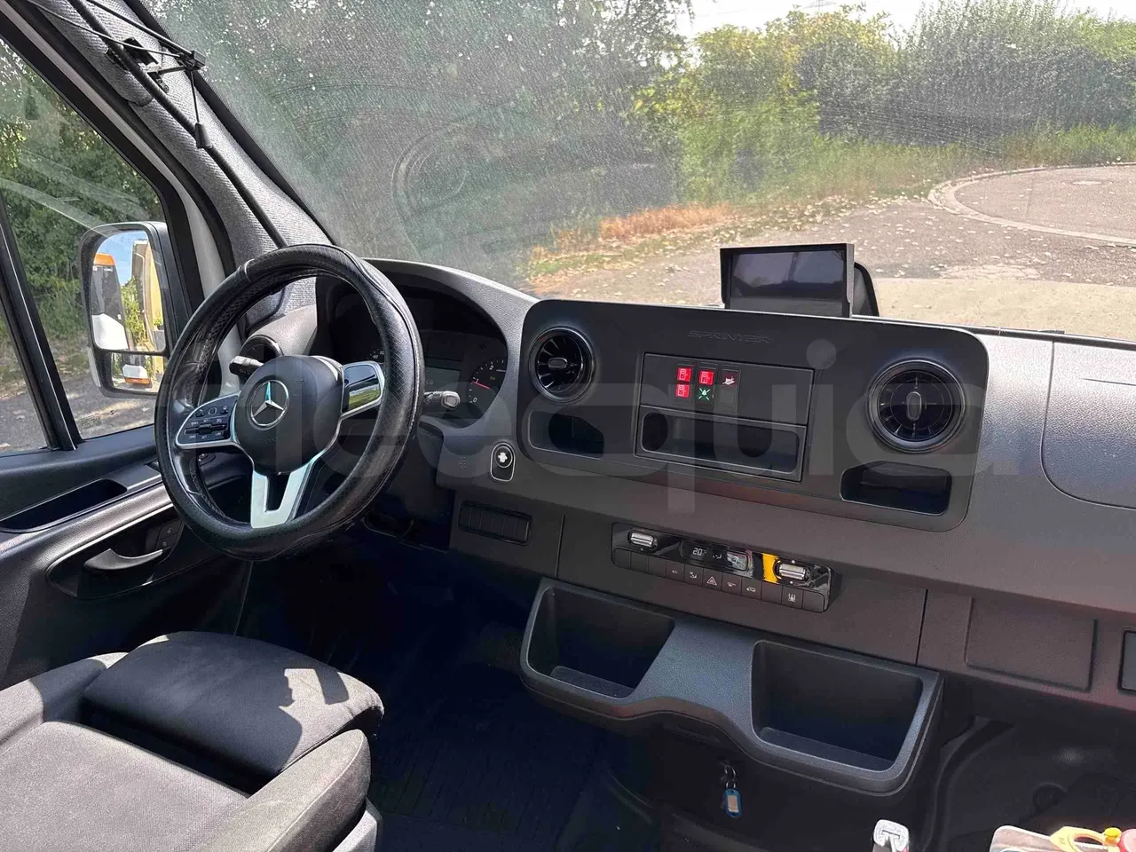 mercedes-benz-sprinter-steering-wheel-dashboard-fleequid-WDB9076571P157252