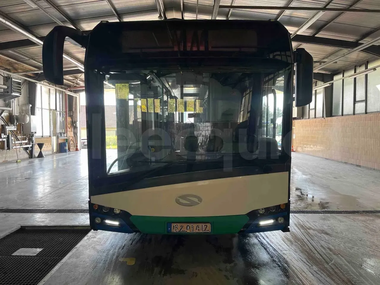 solaris-urbino-front-fleequid-SUU242103HB018140