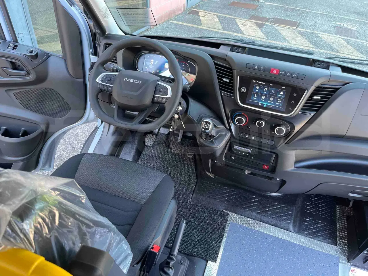 iveco-daily-steering-wheel-dashboard-fleequid-ZCFCE56C305681246
