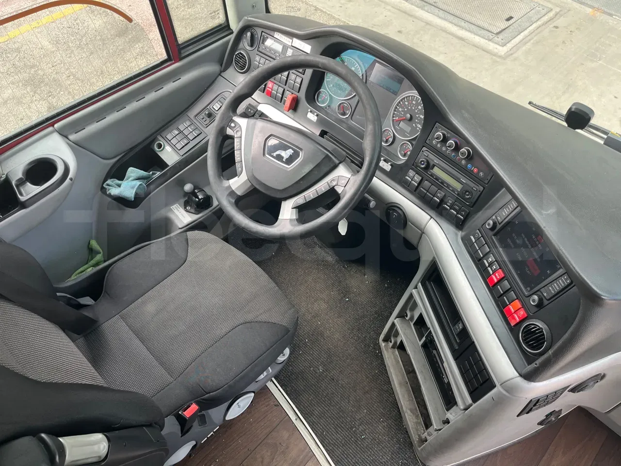 man-lions-coach-steering-wheel-dashboard-fleequid-WMAR10ZZ0JT027708