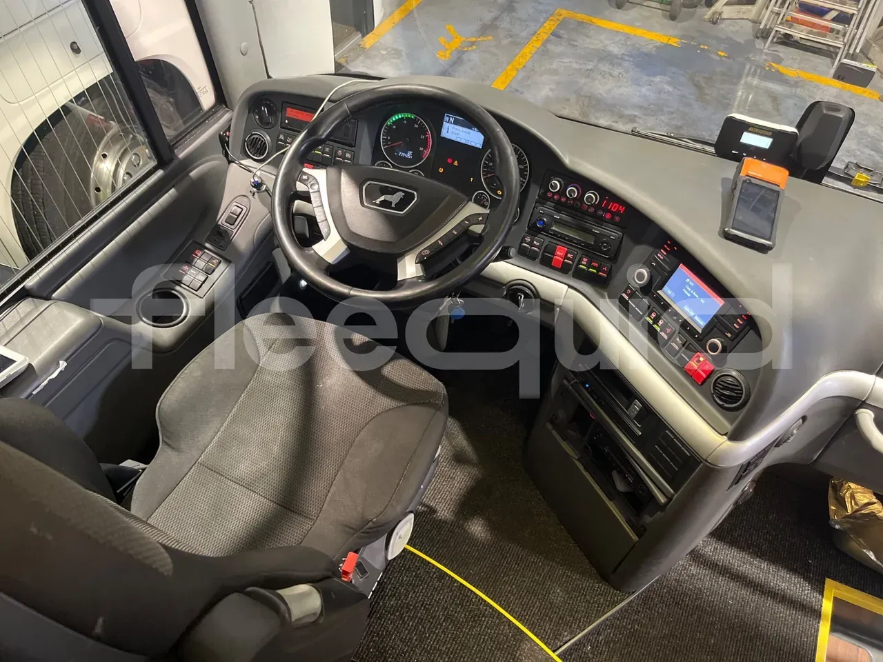 man-lions-coach-steering-wheel-dashboard-fleequid-WMAR07ZZ3HT026039