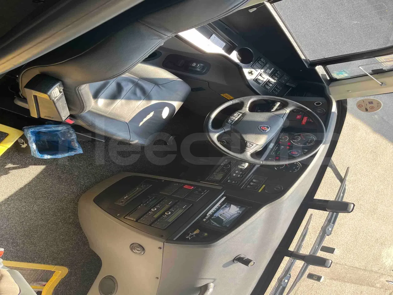 scania-touring-hd-steering-wheel-dashboard-fleequid-YS2K4X20001916844