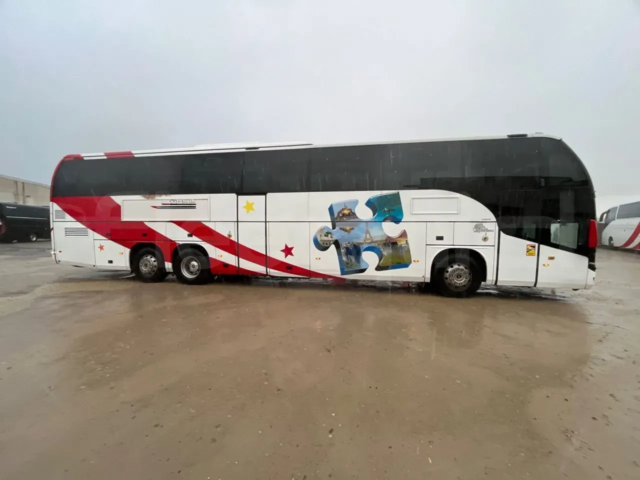 vehicle slot photo_side_right_doors_closed_lg.webp