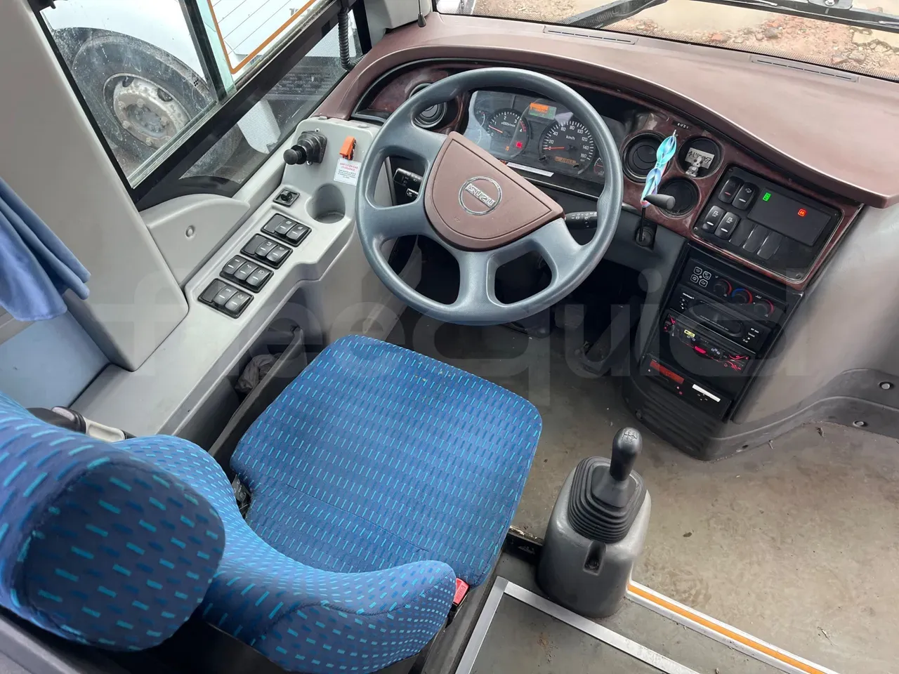 isuzu-turquoise-steering-wheel-dashboard-fleequid-NNAM0L8LE02000009