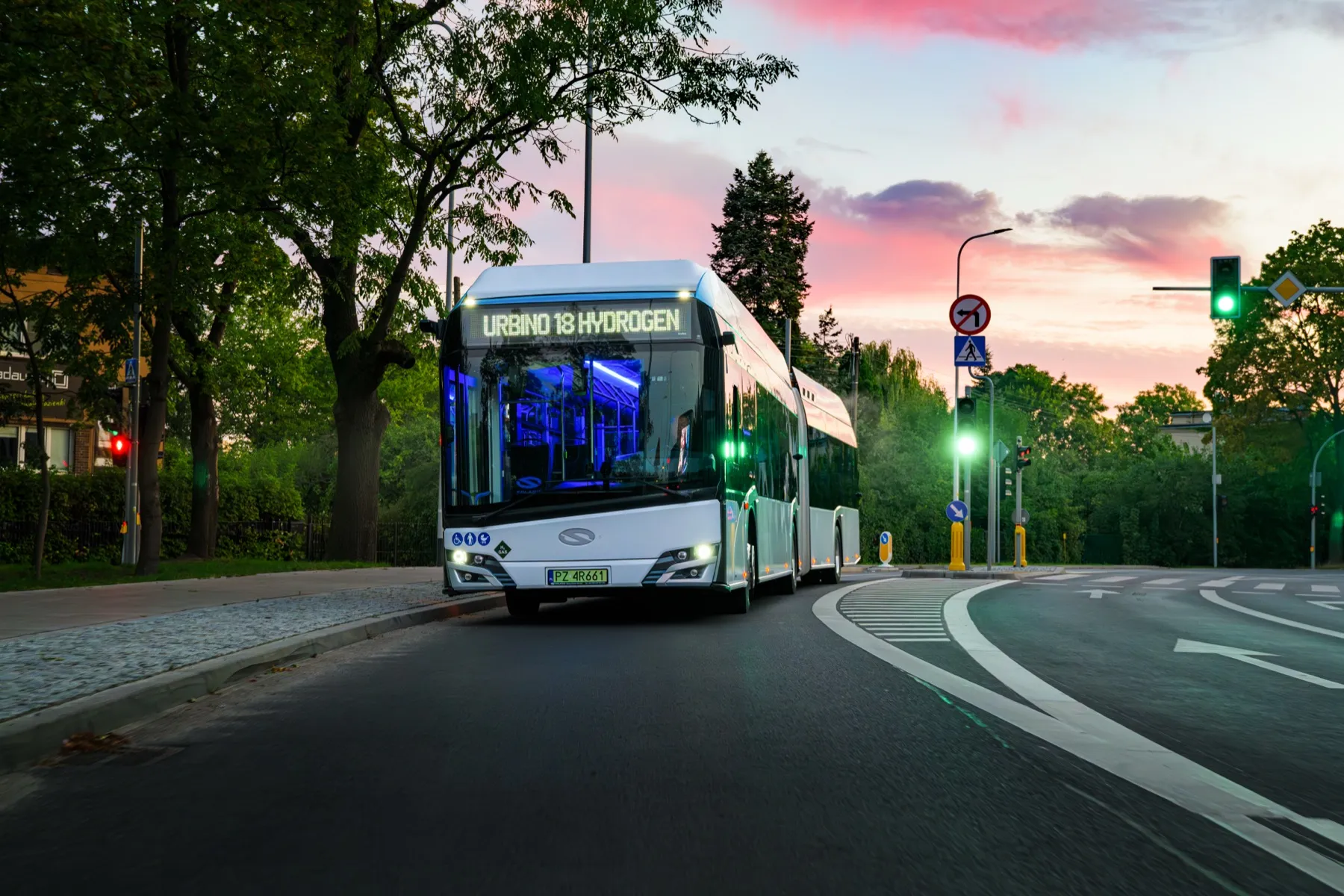 hydrogen fuel cell bus european city street