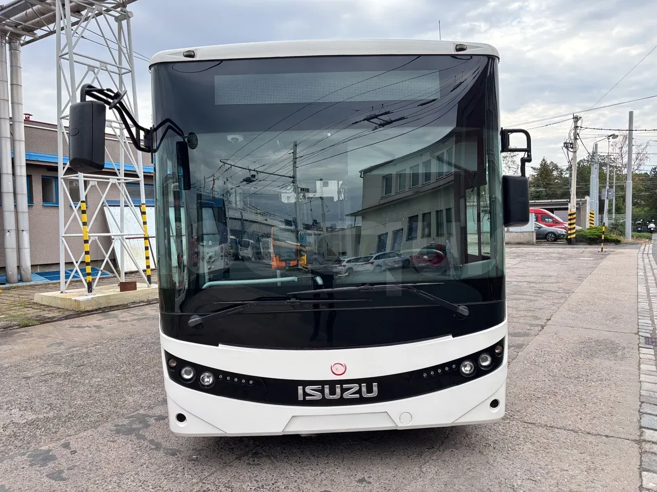 isuzu-novo-front-fleequid-NNAM0BULAGB000095