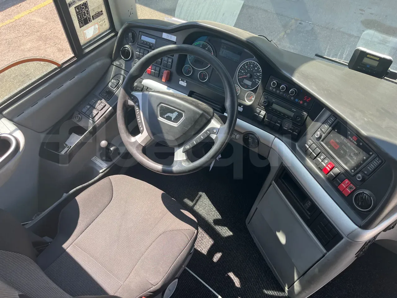 man-lions-coach-steering-wheel-dashboard-fleequid-WMAR10ZZ1JT027703