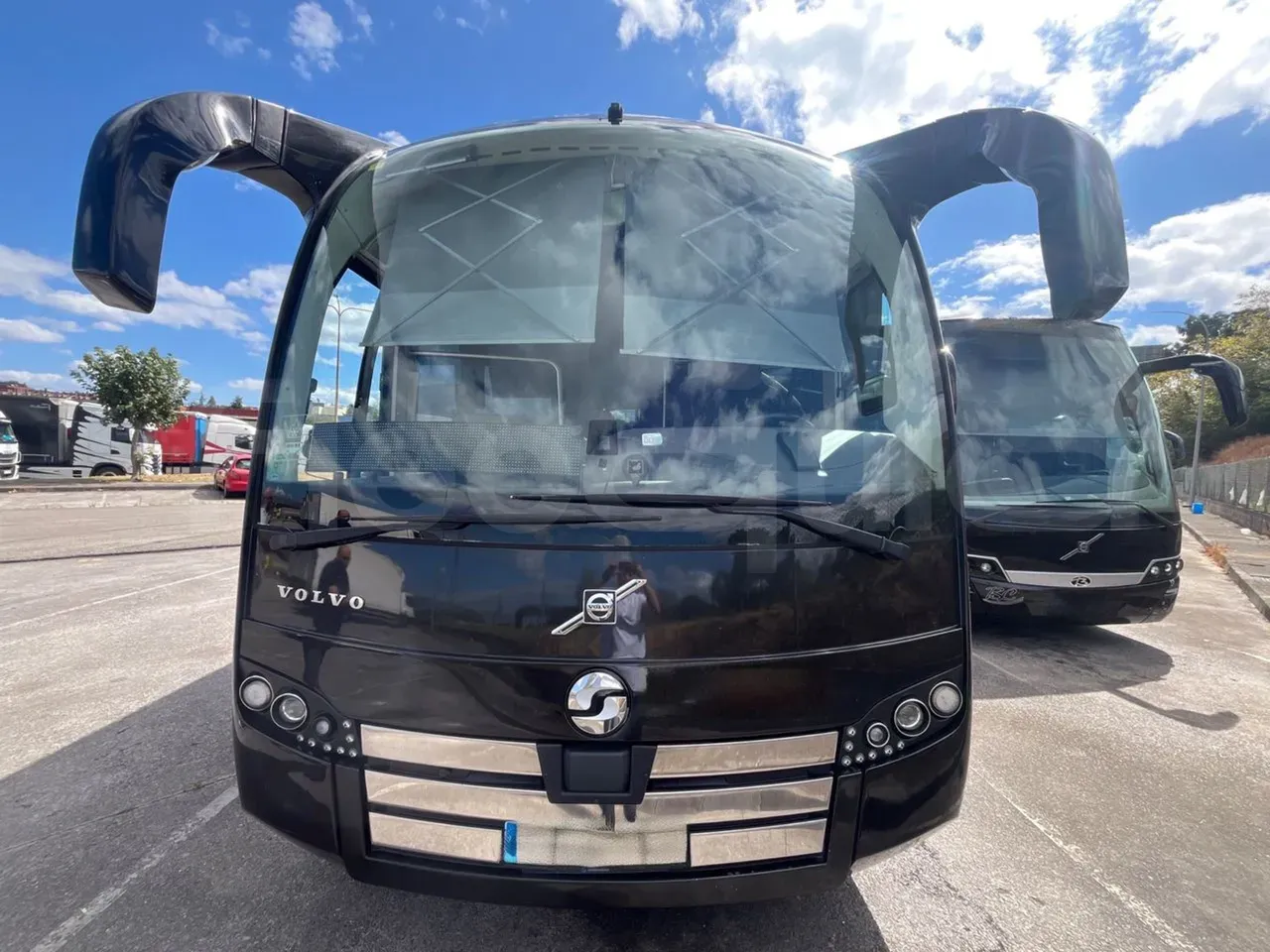 volvo-sunsundegui-front-fleequid-YV3T2U826FA172736