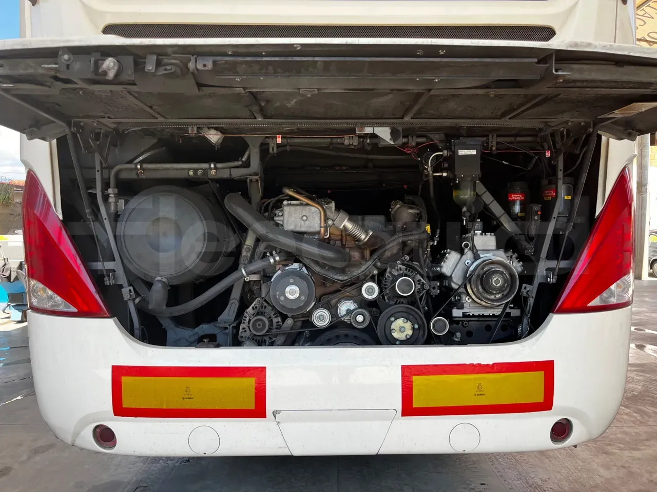 neoplan-skyliner-engine-fleequid-02903