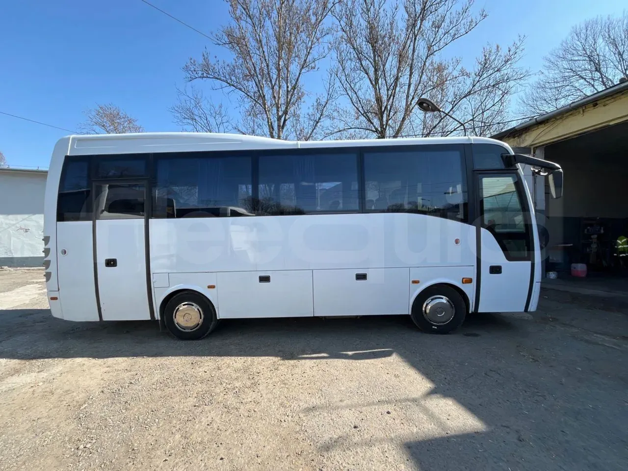 isuzu-turquoisesb-external-fleequid-NNAM0L8LE02000061