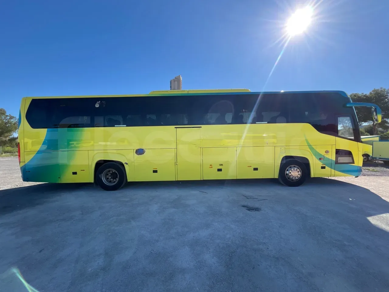vehicle slot photo_side_right_doors_closed_lg.webp