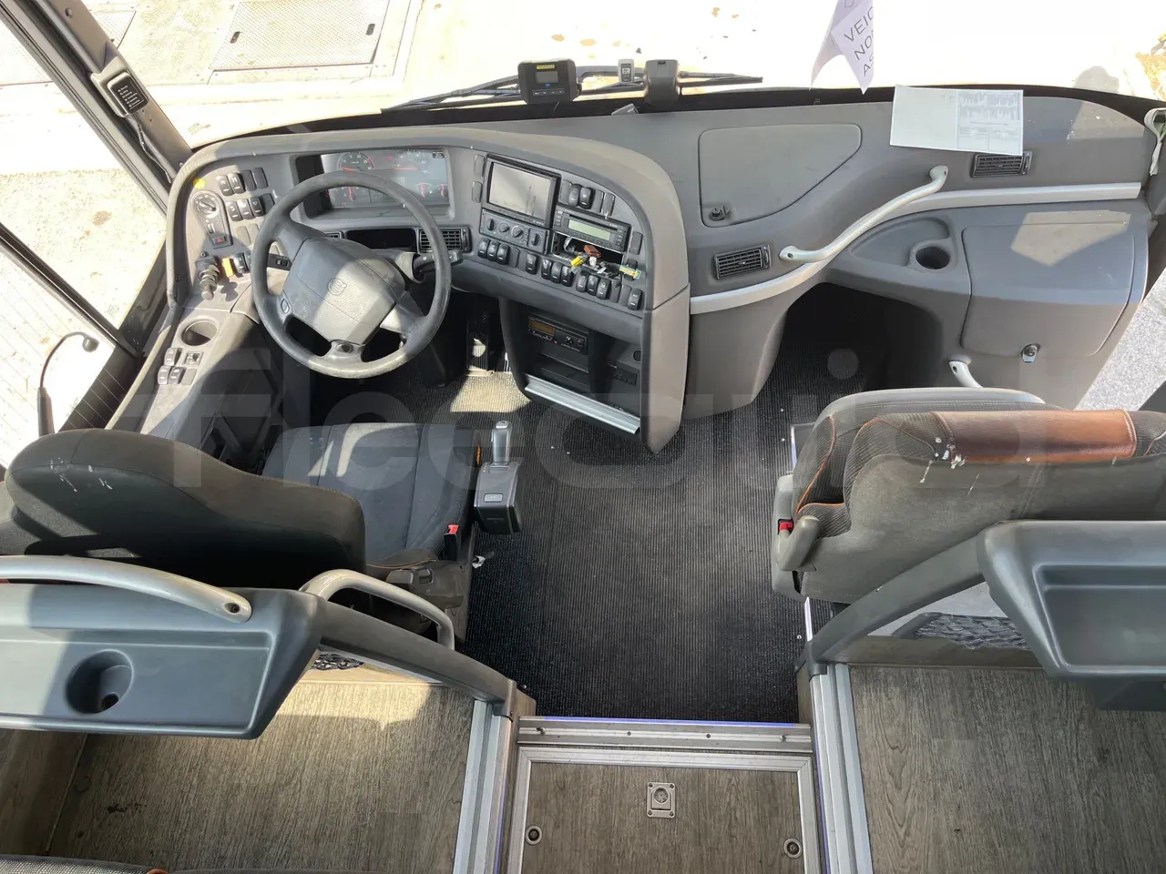 volvo-9700-steering-wheel-dashboard-fleequid-YV3T2U823H1183518