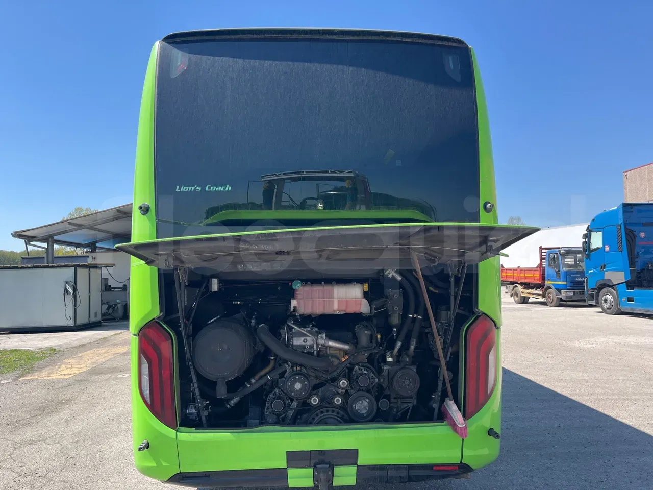 man-lions-coach-engine-fleequid-WMAR10ZZ1JT027703