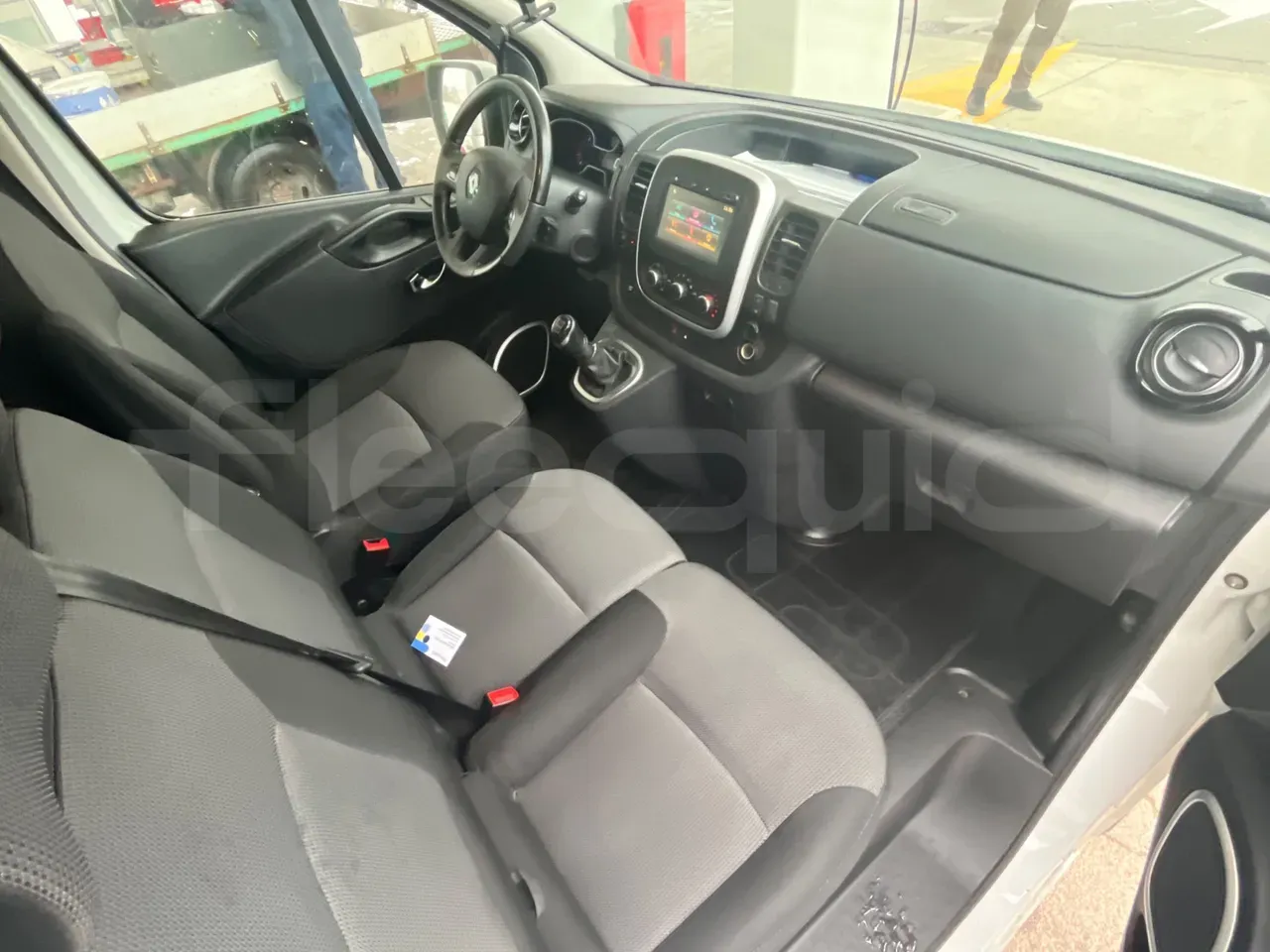 renault-trafic-steering-wheel-dashboard-fleequid-VF1JL000964614752