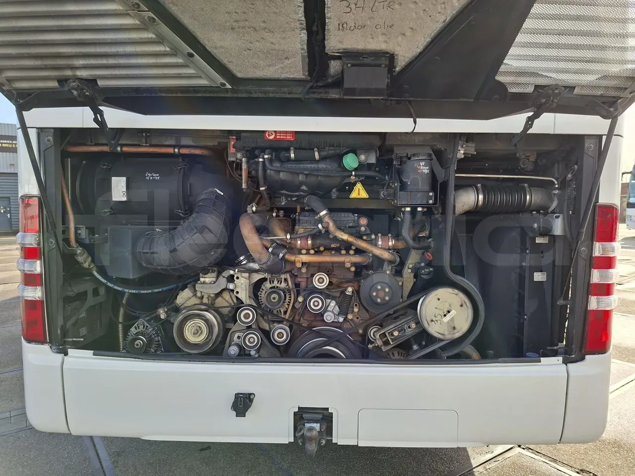 mercedes-benz-tourismo-engine-fleequid-WEB63243113272768