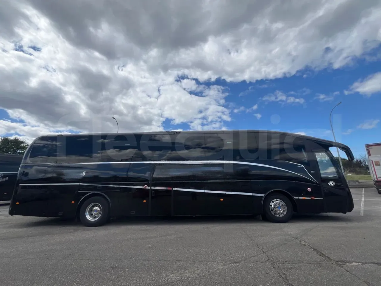 vehicle slot photo_side_right_doors_closed_lg.webp