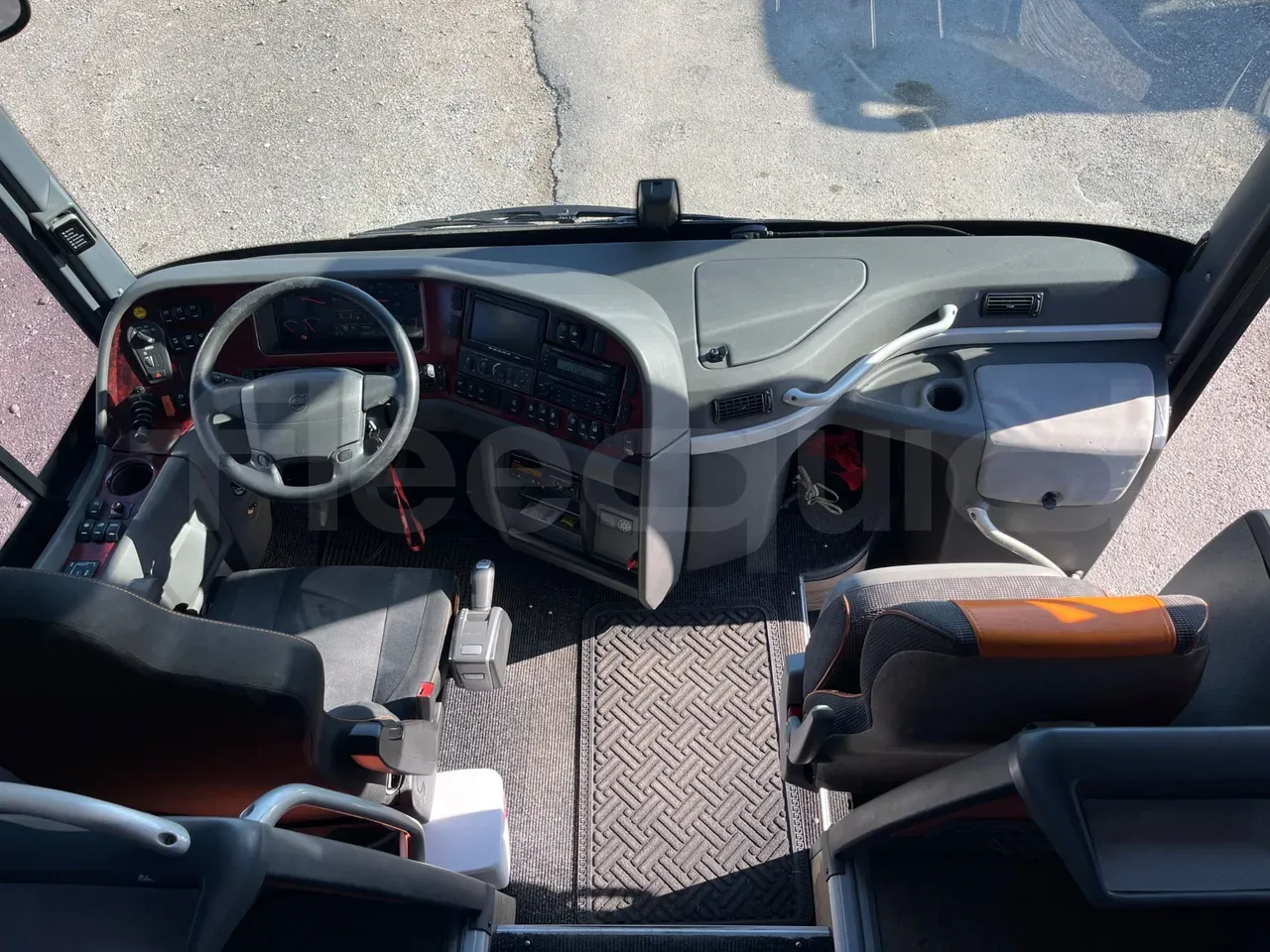 volvo-9700-steering-wheel-dashboard-fleequid-YV3T2U823H1186581
