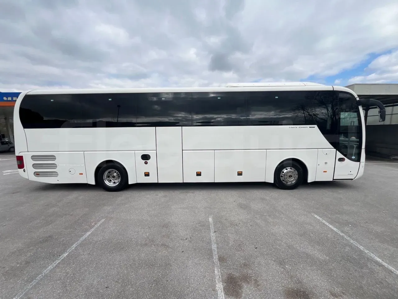 man-lions-coach-external-fleequid-WMAR07ZZ2GT024474