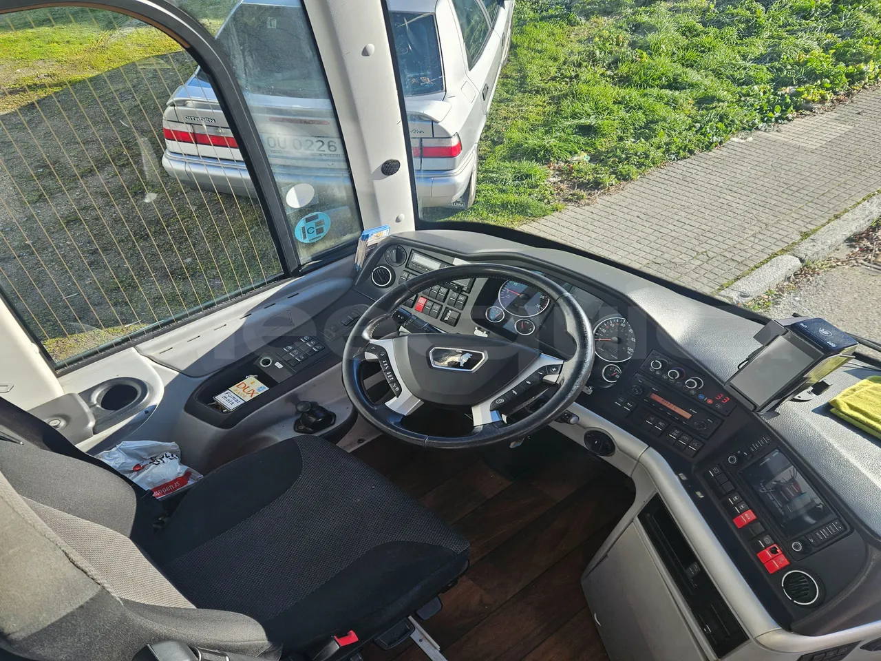 man-lions-coach-steering-wheel-dashboard-fleequid-WMAR10ZZ9KT030558