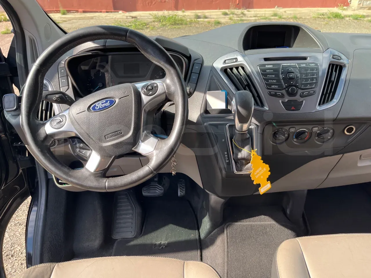 ford-tourneo-steering-wheel-dashboard-fleequid-WF03XXTTG3HE41464