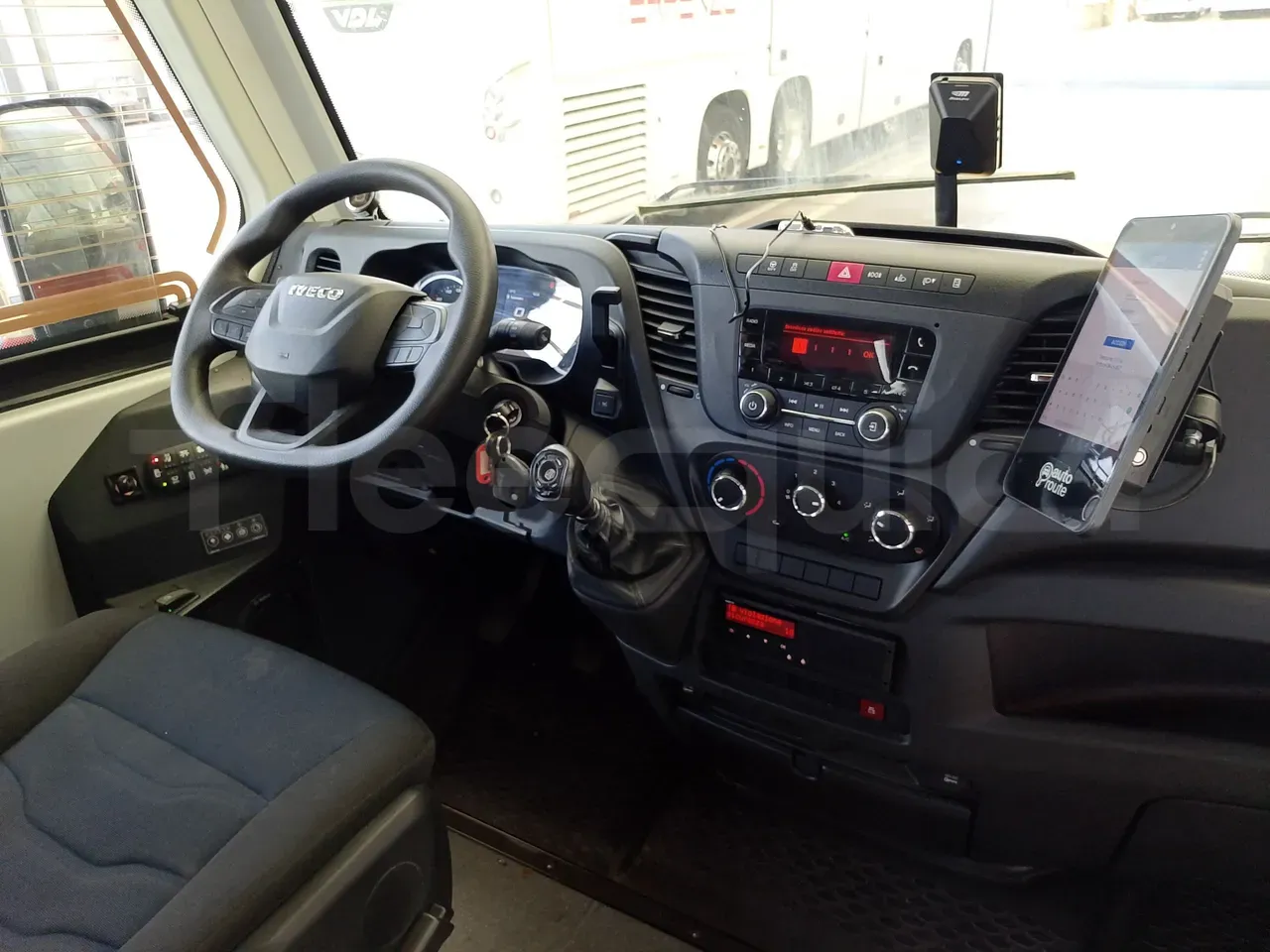 iveco-indcar-wing-steering-wheel-dashboard-fleequid-ZCFCN70A305426079