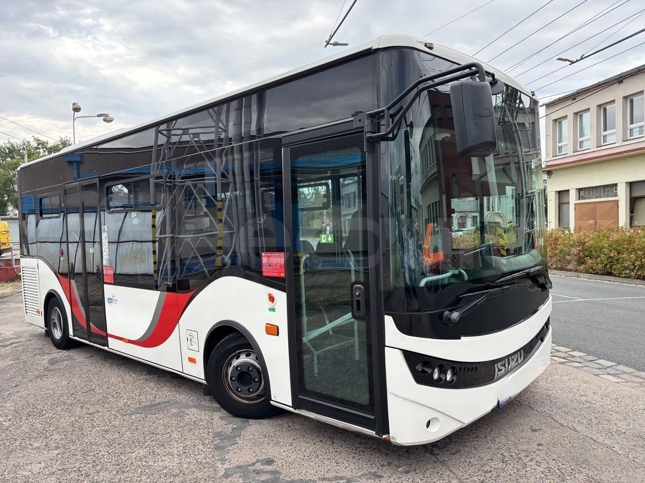 Isuzu Novo 2023 gebraucht: 26 Sitze, Euro 6, 120.007 km