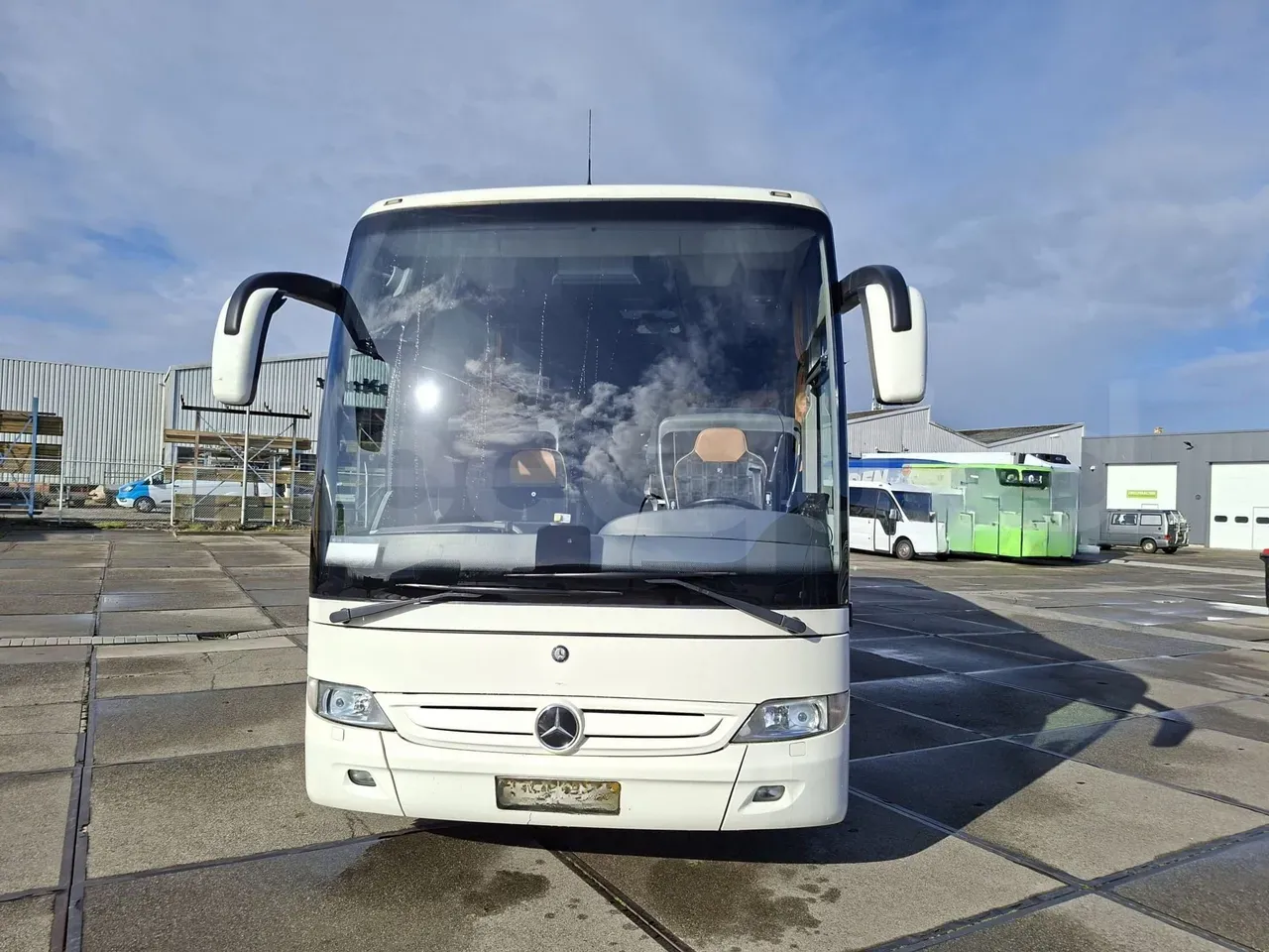 mercedes-benz-tourismo-front-fleequid-WEB63243113272768