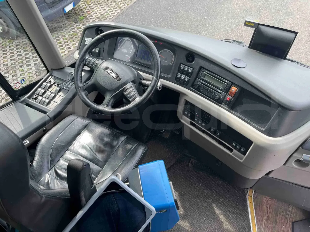 vdl-futura-steering-wheel-dashboard-fleequid-XNL501E100D005591