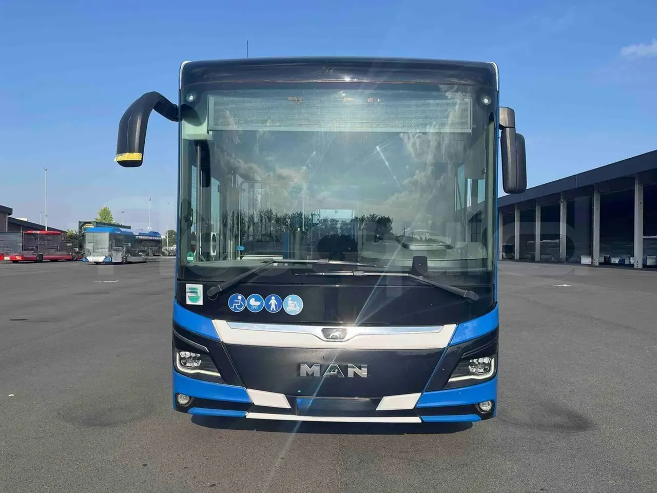 man-lions-intercity-front-fleequid-WMA32CZZ2PT040568