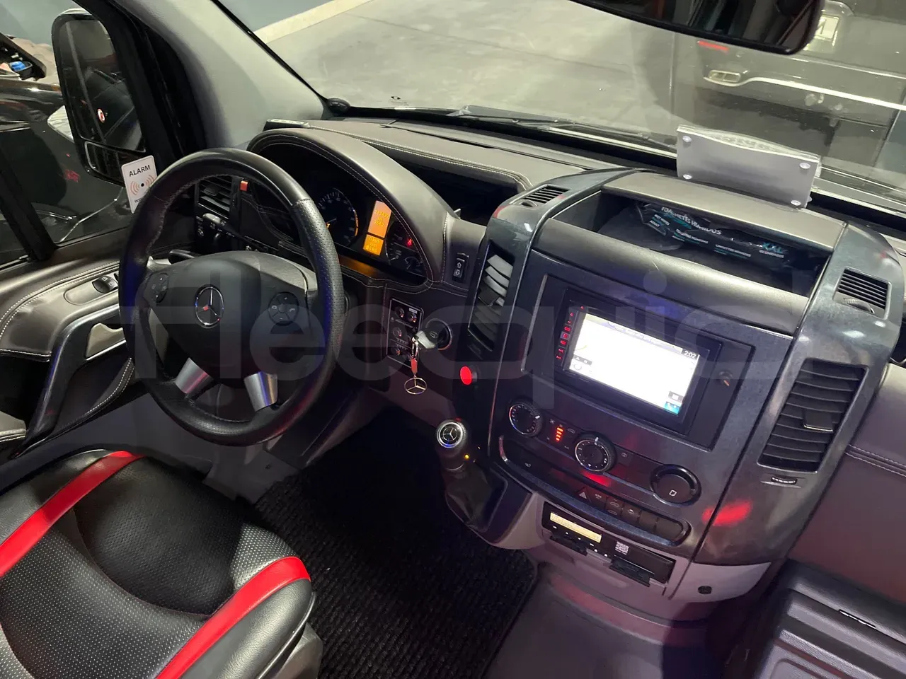 mercedes-benz-sprinter-steering-wheel-dashboard-fleequid-WDB9066571P352533