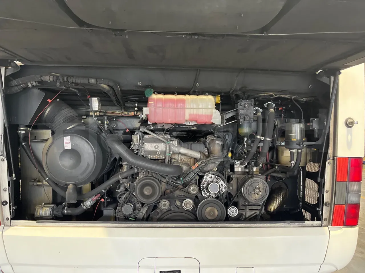 man-lions-coach-engine-fleequid-WMAR07ZZ3HT026039