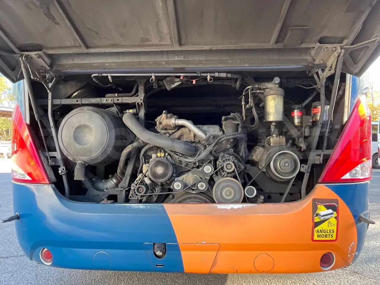 neoplan-skyliner-engine-fleequid-WAGP06ZZXNT037890
