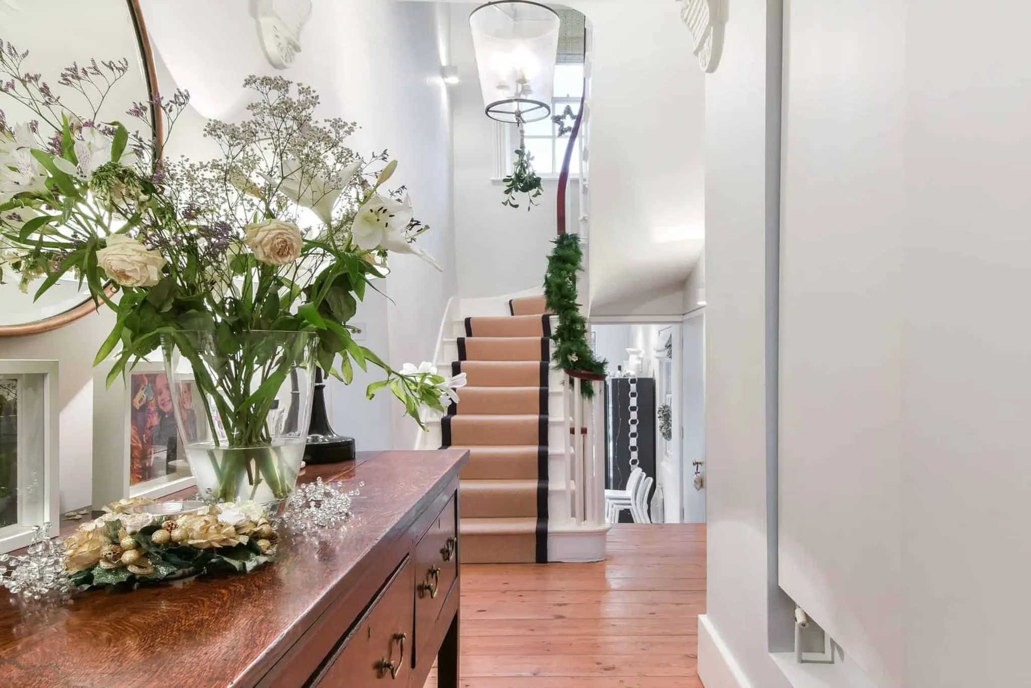 Entrance hall with staircase