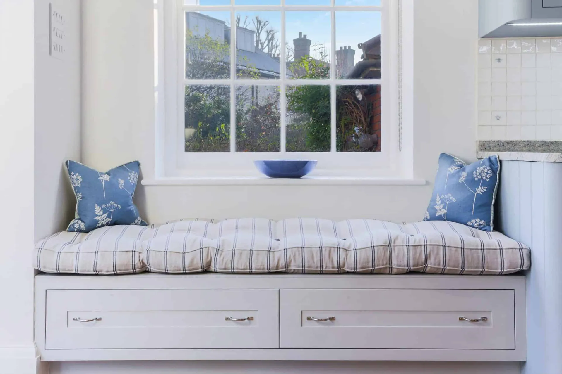 Window seat with fitted drawers below the sash window