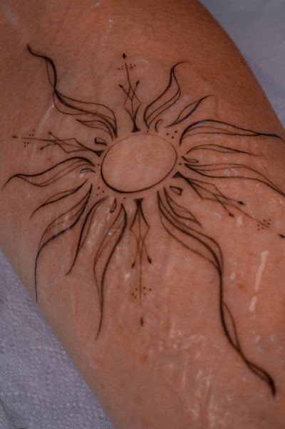 Tattoo Fineline Ornamental Sun
