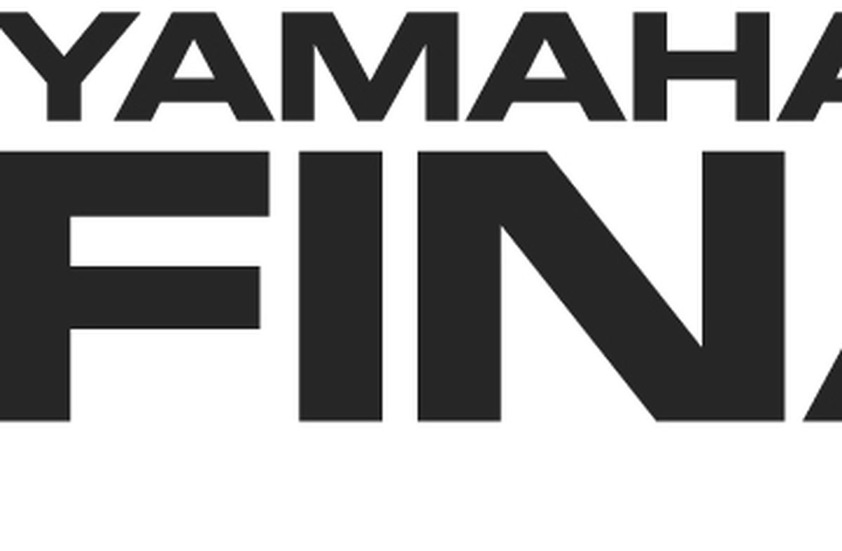 Logo van Yamaha Motor Finance met “YOU”; in de O staat het rode Yamaha-embleem (drie stemvorken in een cirkel), gevolgd door donkere tekst “Yamaha Motor Finance”.