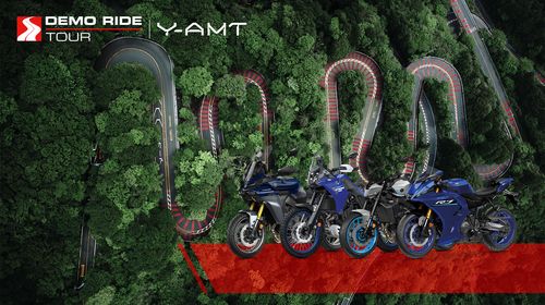 Yamaha Demo Ride Tour 2026 met MT-, Ténéré-, Tracer- en R7-modellen op een bochtige bergweg, proefrijden bij Yamaha-dealers in de Benelux.