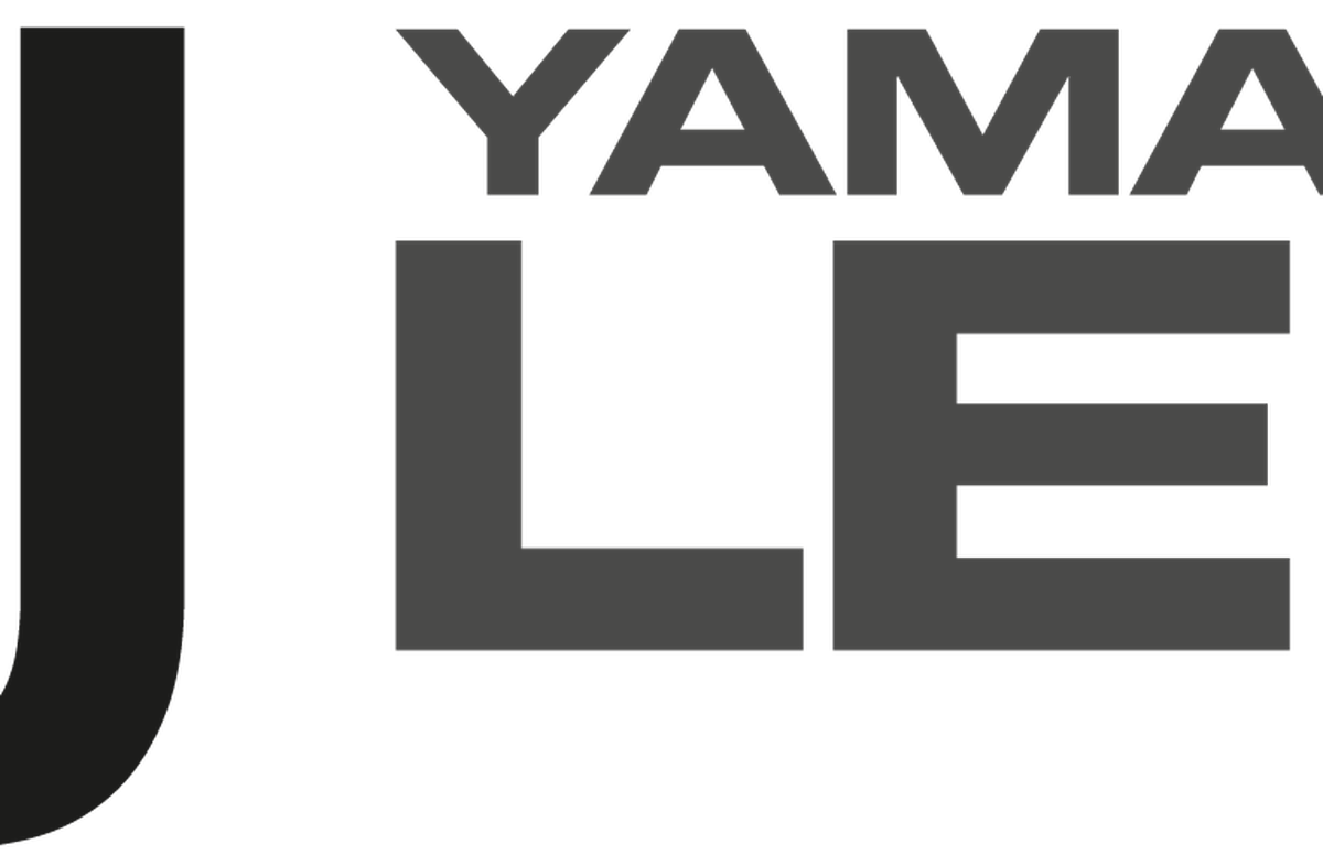 Logo van Yamaha Motor Lease met “YOU”; in de O staat het rode Yamaha-embleem (drie stemvorken), gevolgd door donkere tekst “Yamaha Motor Lease”.