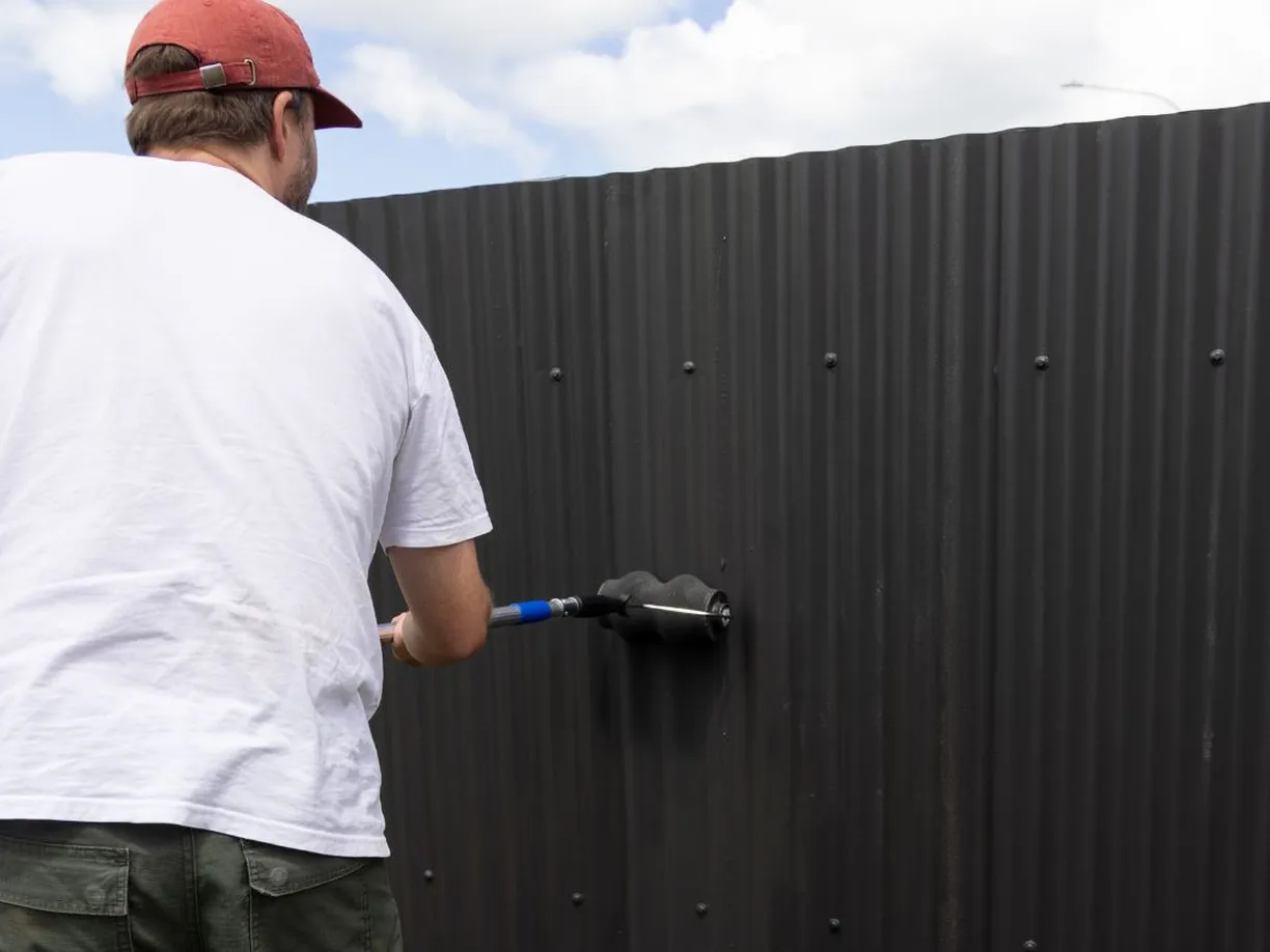 Applying White Knight Advanced Enamel Quick Dry paint topcoat onto pre-primed metal fence