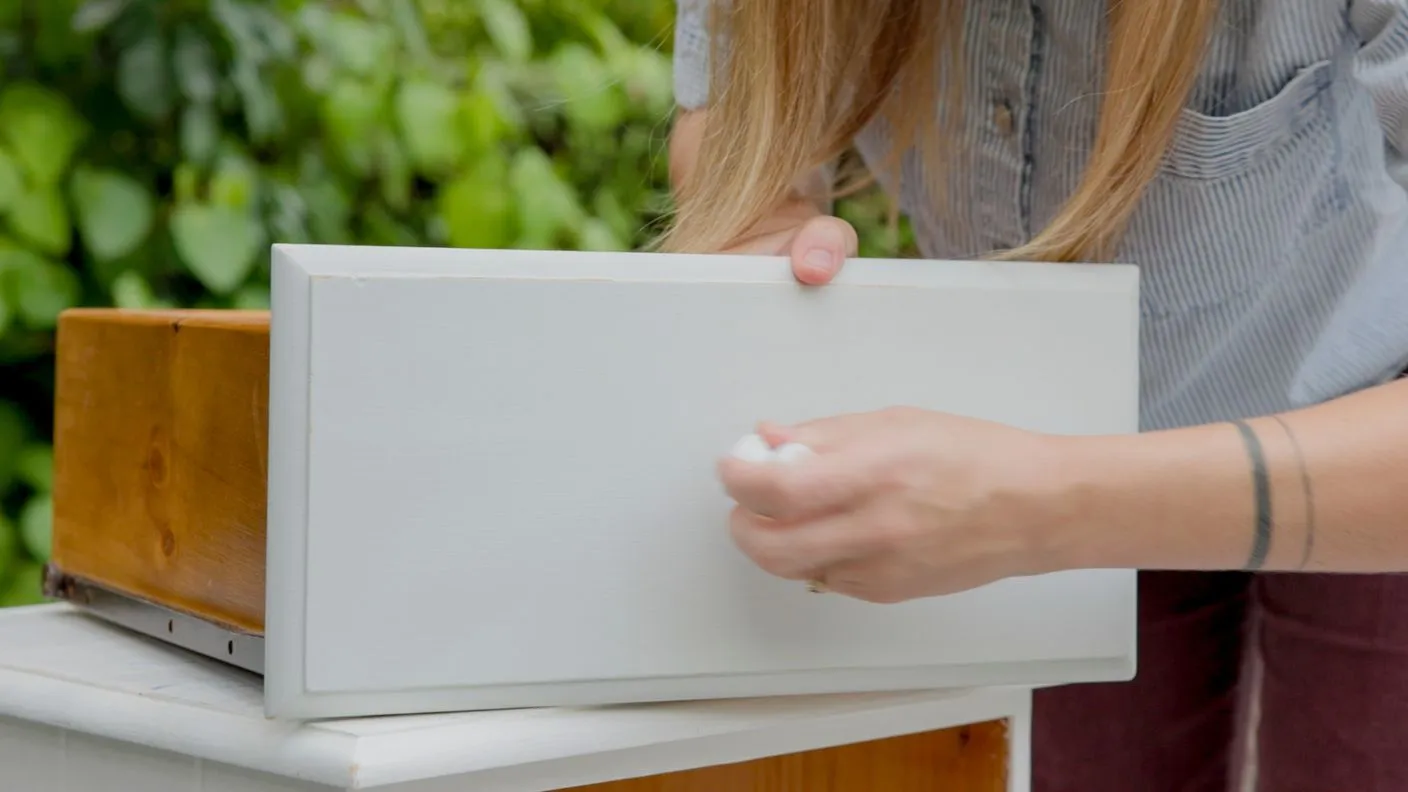 Removing knob from white drawer