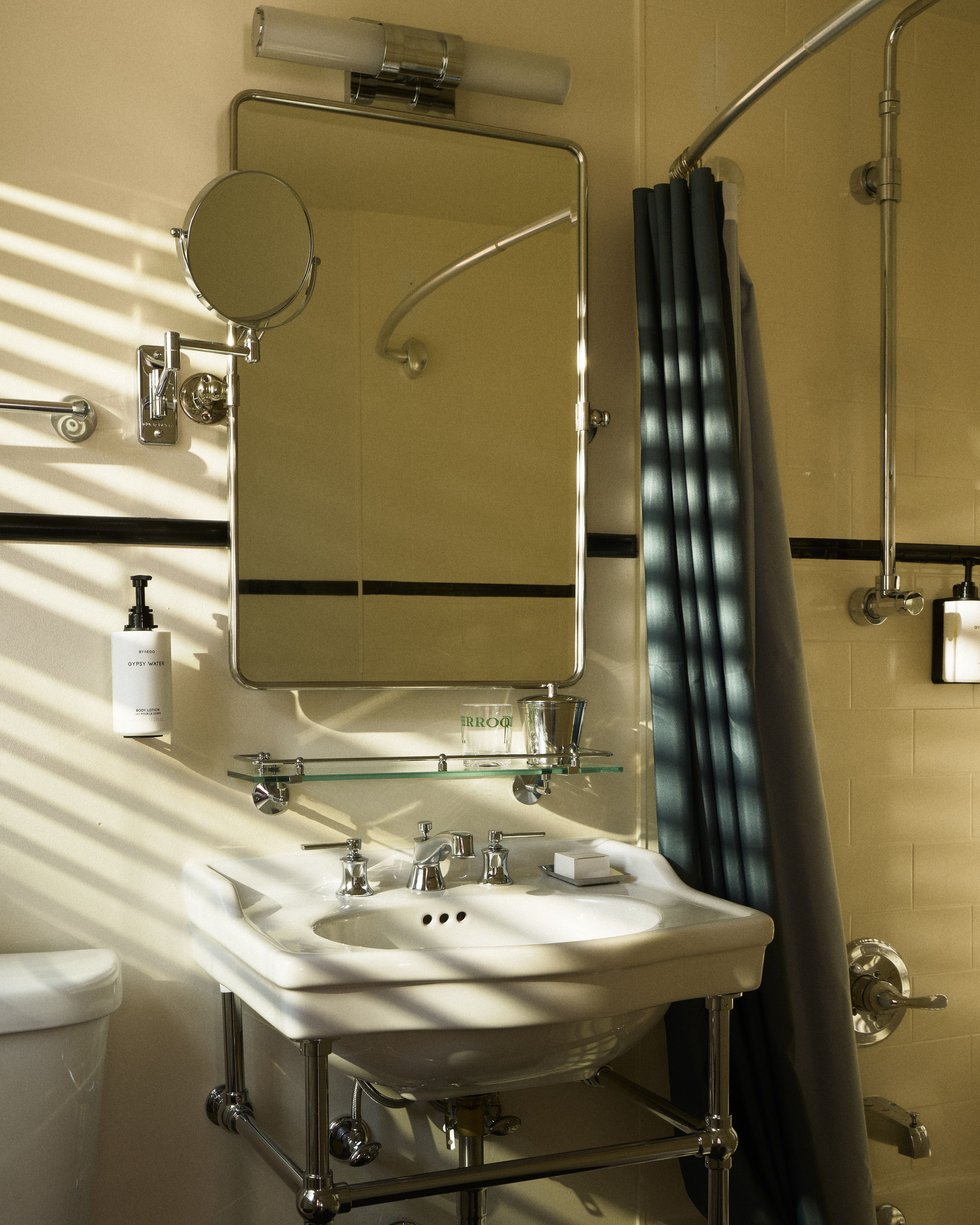 Perroquet Hotels