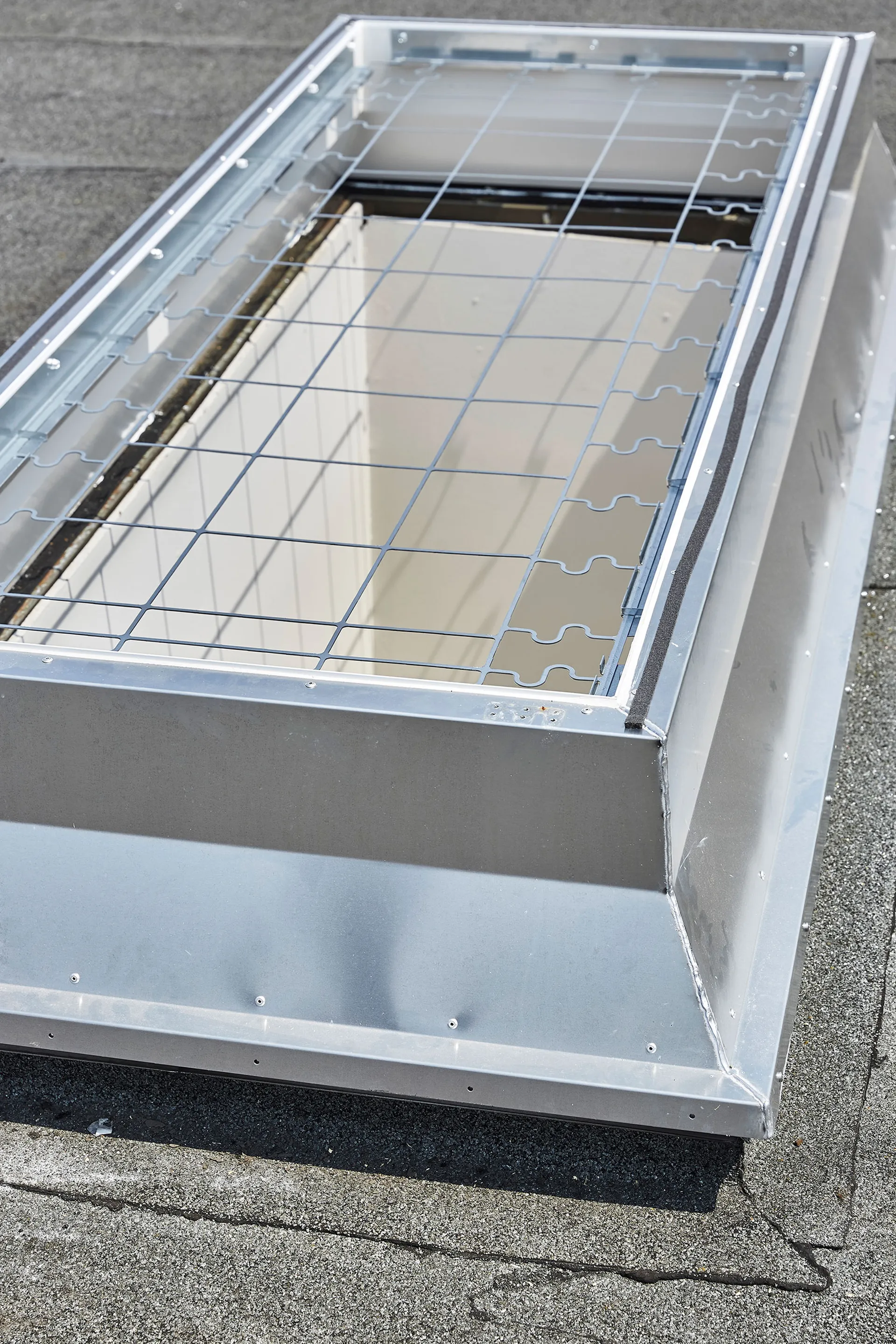 Kingspan Essmann Aufstocksystem ASM mit einer AB- und Durchsturzsicherung
